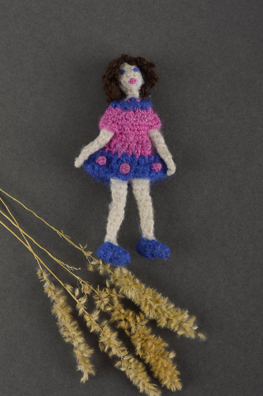 Мягкая игрушка куклы ручной работы кукла крючком интерьерная Девочка в платье фото 1
