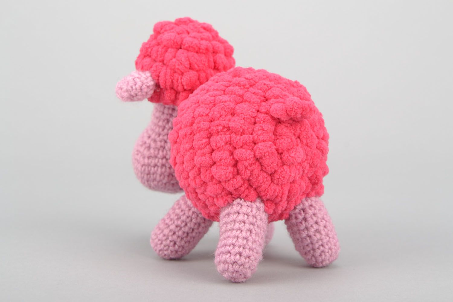 Doudou tricoté à la main Mouton rose  photo 4