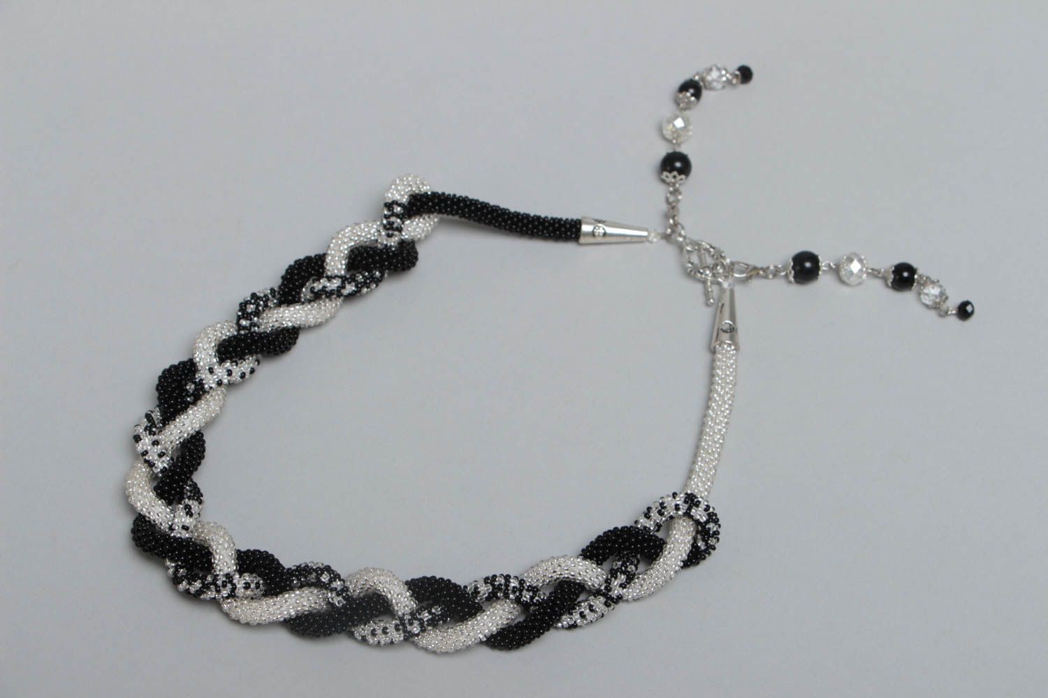 Collier noir et blanc perles de rocaille transformable en ceinture fait main photo 2