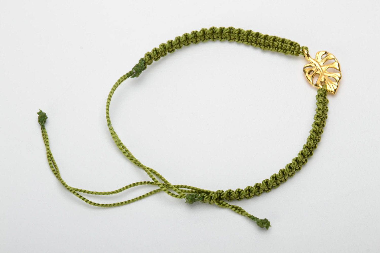 Bracelet en nylon étroit vert fait main original avec feuille métallique photo 4