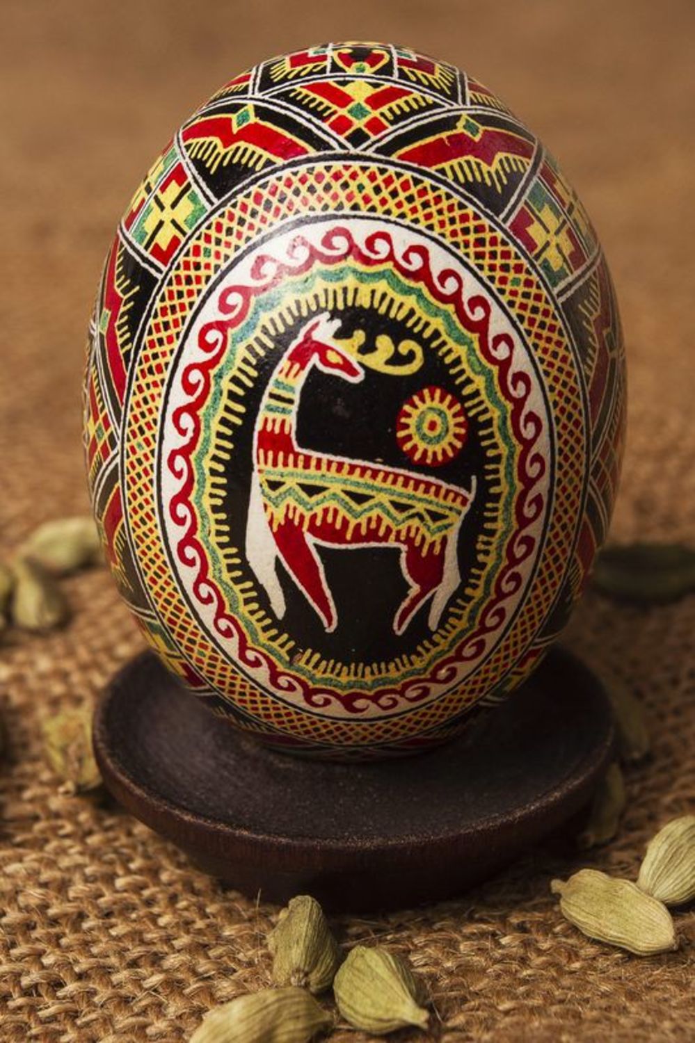 Pyssanka œuf peint avec un cerf photo 1