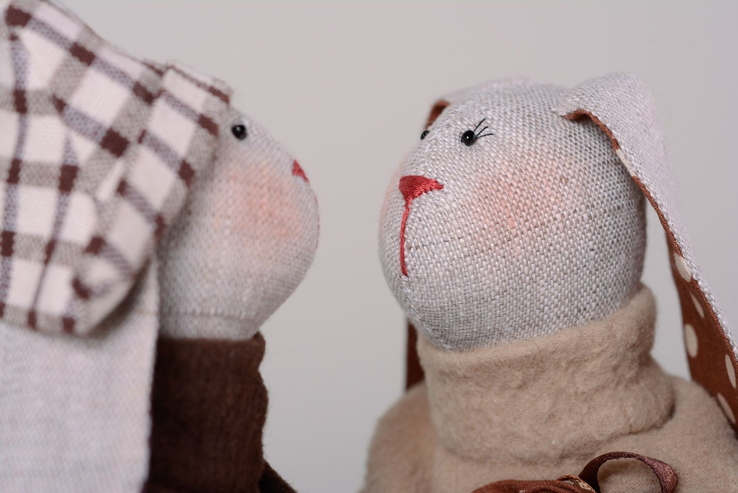 Мягкие игрушки зайцы набор из 2 шт мальчик и девочка из ткани ручная работа фото 4