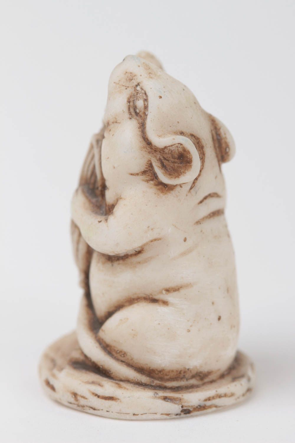Маленькая статуэтка из полимерной глины нэцкэ крыса с початком ручной работы фото 4