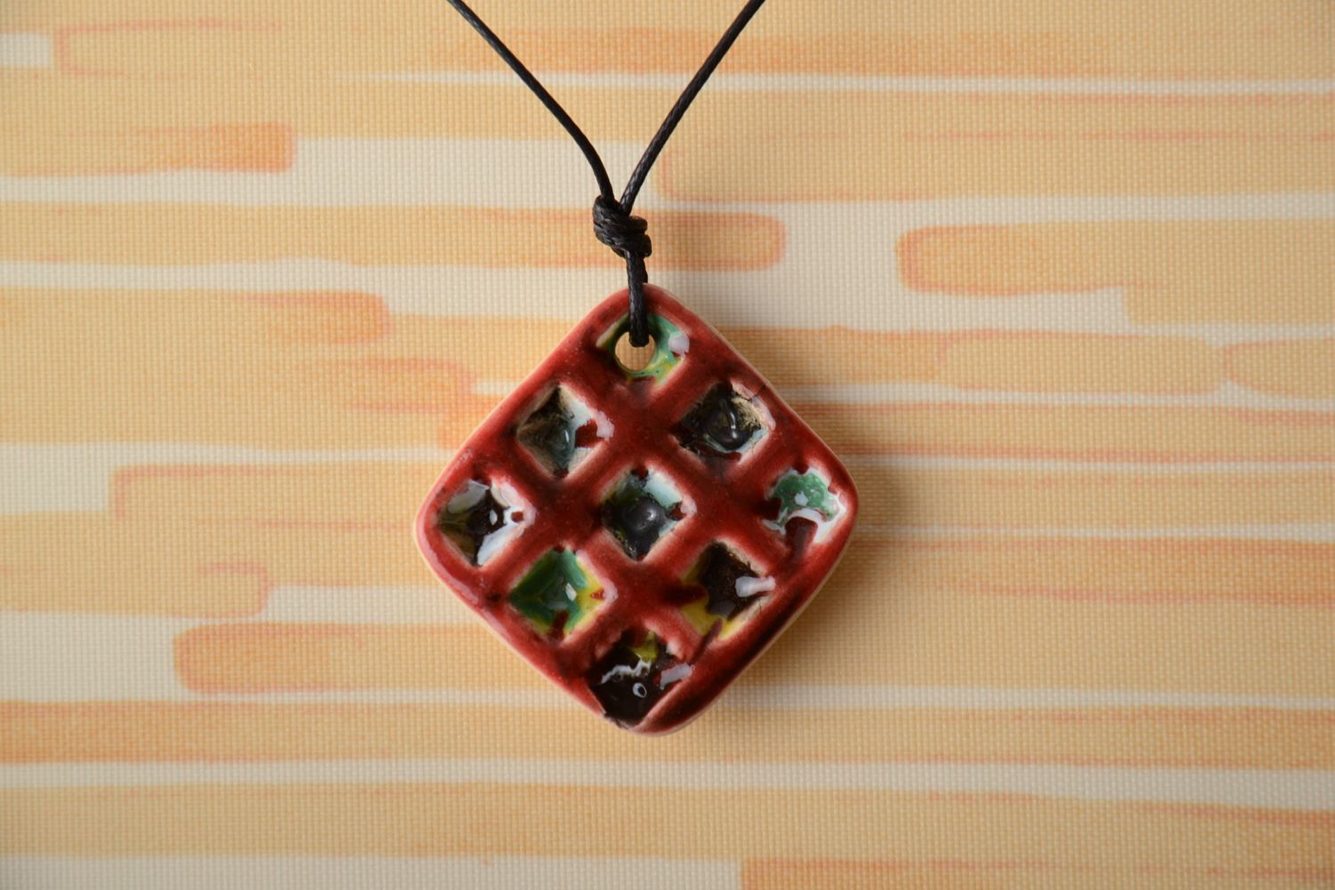 Beautiful painted pendant in ethnic style photo 1