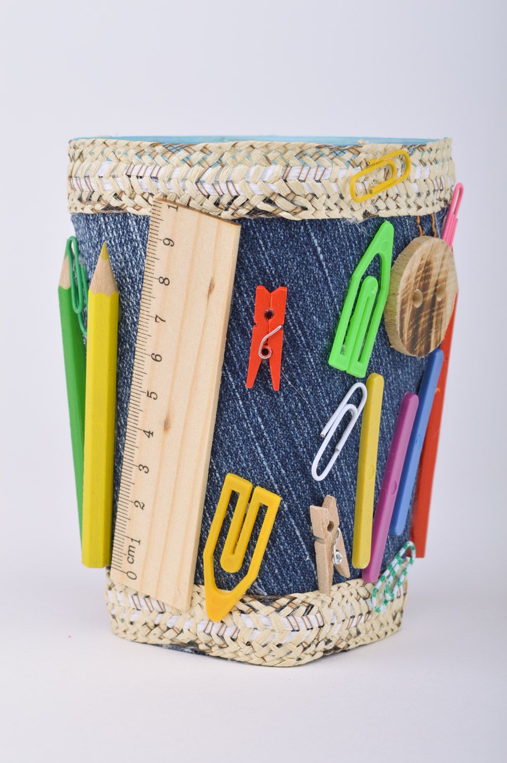 Bunter großer Bleistifthalter handmade aus Jeansstoff mit Knopf und Bleistiften foto 2