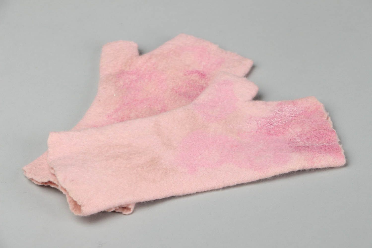 Pink mittens made of felted wool photo 3