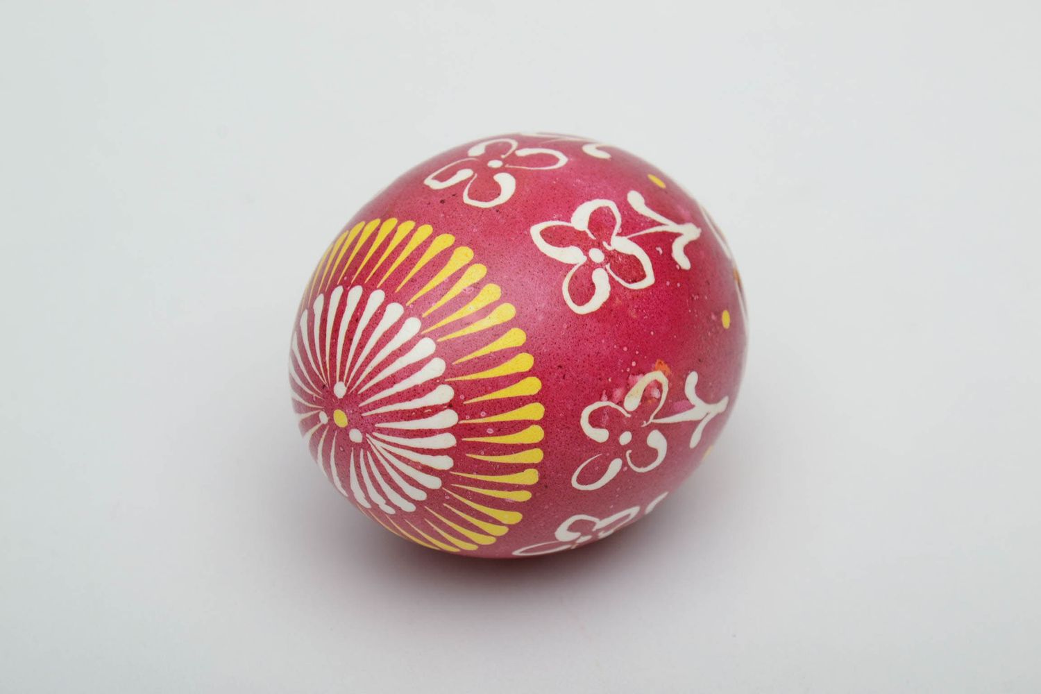 Painted egg in Lemkiv style of red color photo 3