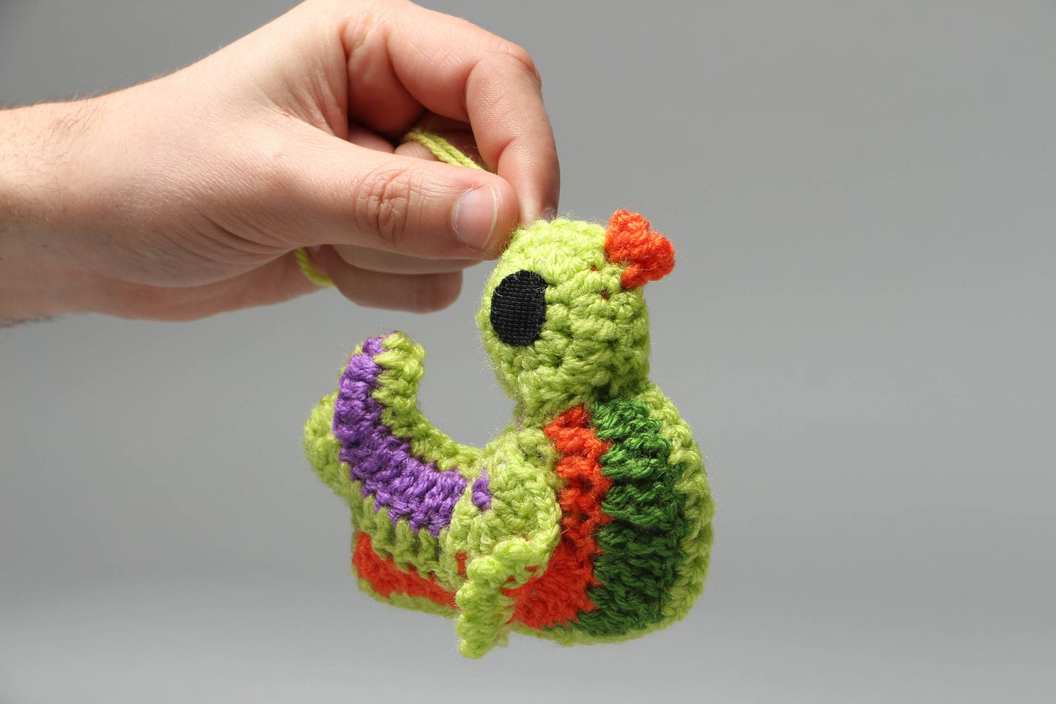 Doudou tricoté en forme d'oiseau muni de boucle photo 4