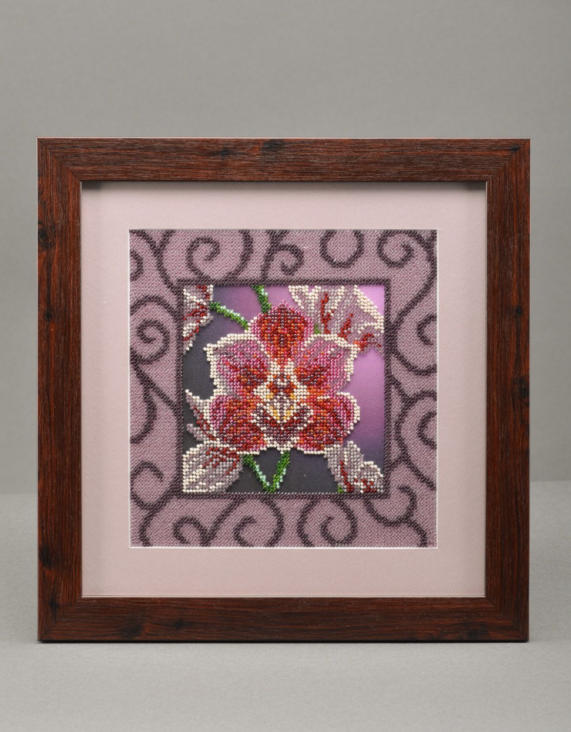Gesticktes Gemälde mit Orchidee aus Glasperlen im Rahmen handmade künstlerisch foto 2