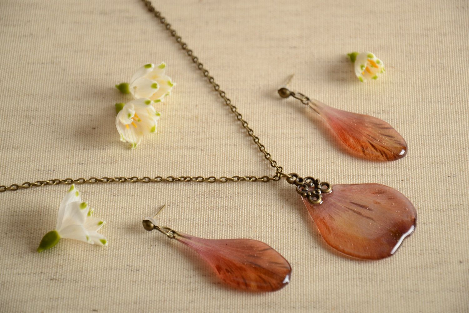 Handmade jewelry set with real flowers coated with epoxy 2 items botanical earrings and pendant photo 1