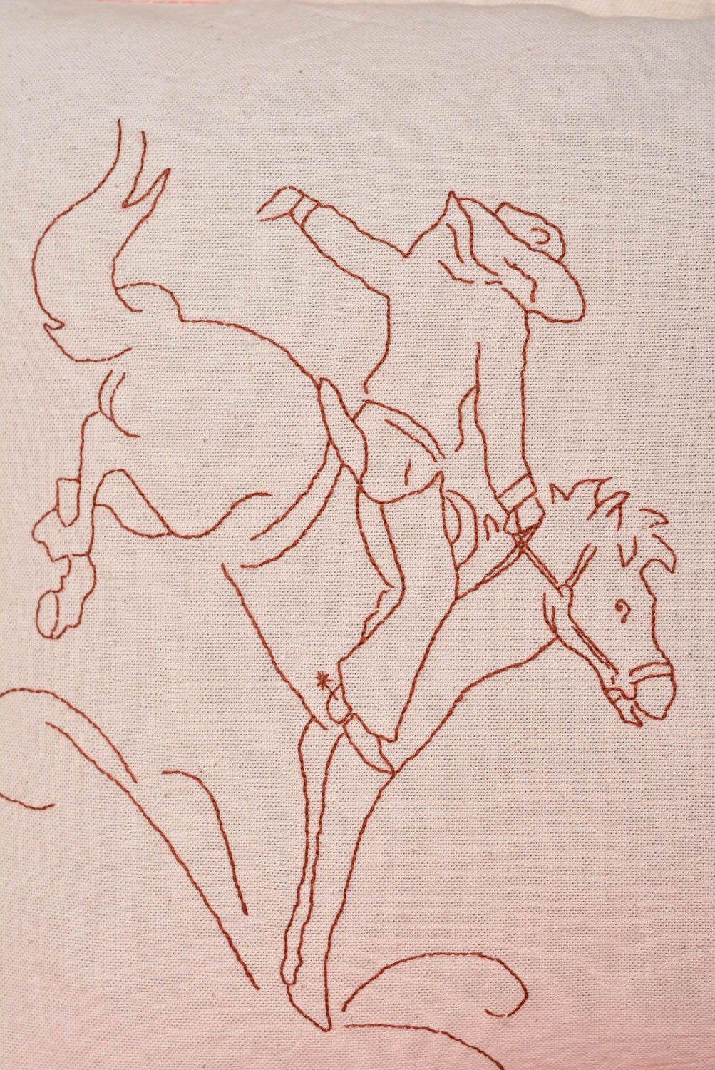 Funda de almohada de lino mezclado hecha a mano blanca con cowboy bordado  foto 3