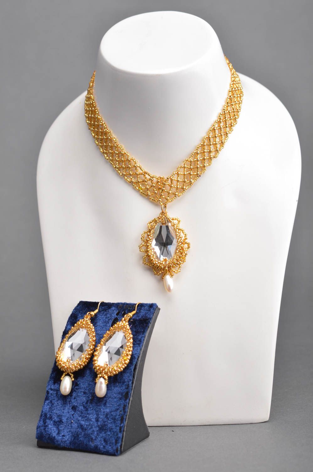 Ensemble de bijoux perles de rocaille cristaux boucles d'oreilles et pendentif photo 1