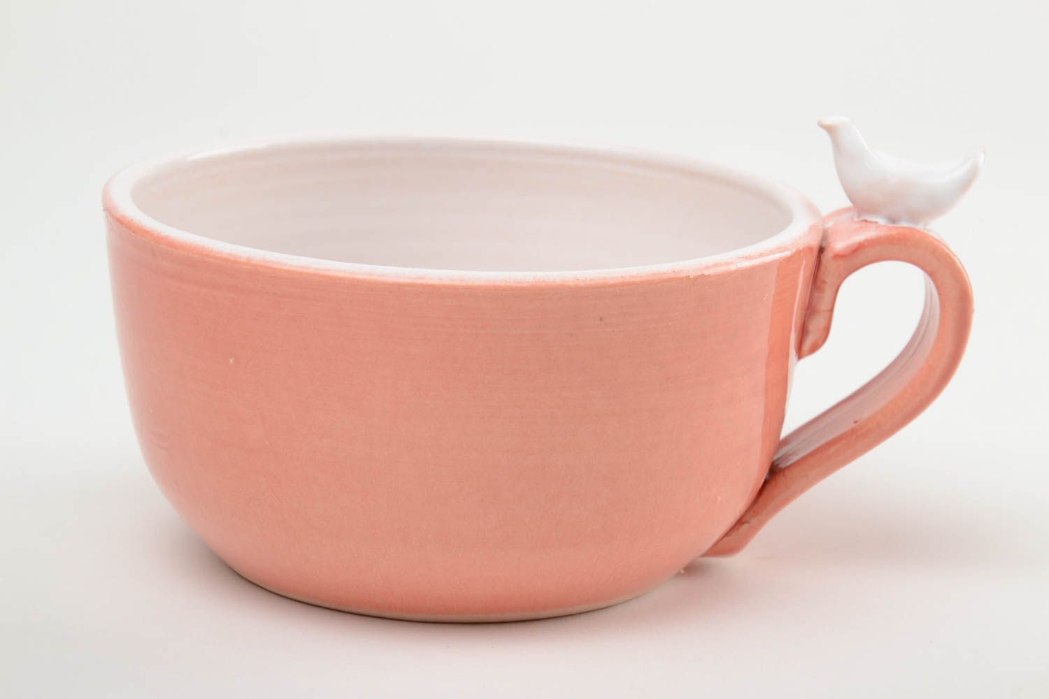 Глиняная чашка ручной работы глазурованная с птичкой на ручке розовая 500 мл фото 3