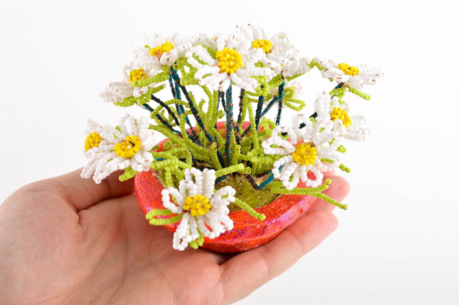Композиция из бисера ручной работы ромашки из бисера цветы из бисера декор фото 1