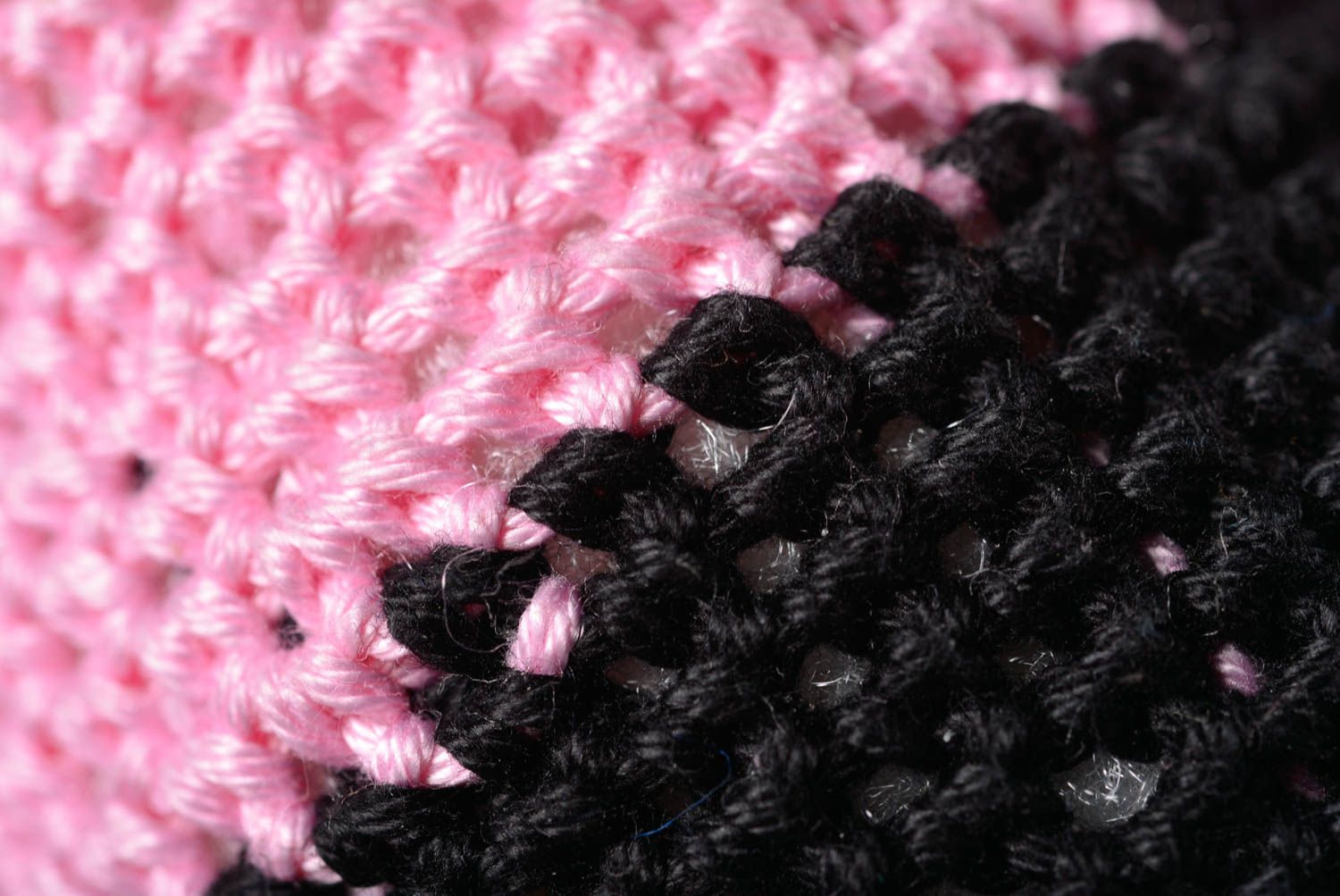 Poupée tricotée en coton Jouet fait main au crochet Cadeau enfant Fille en noir photo 5