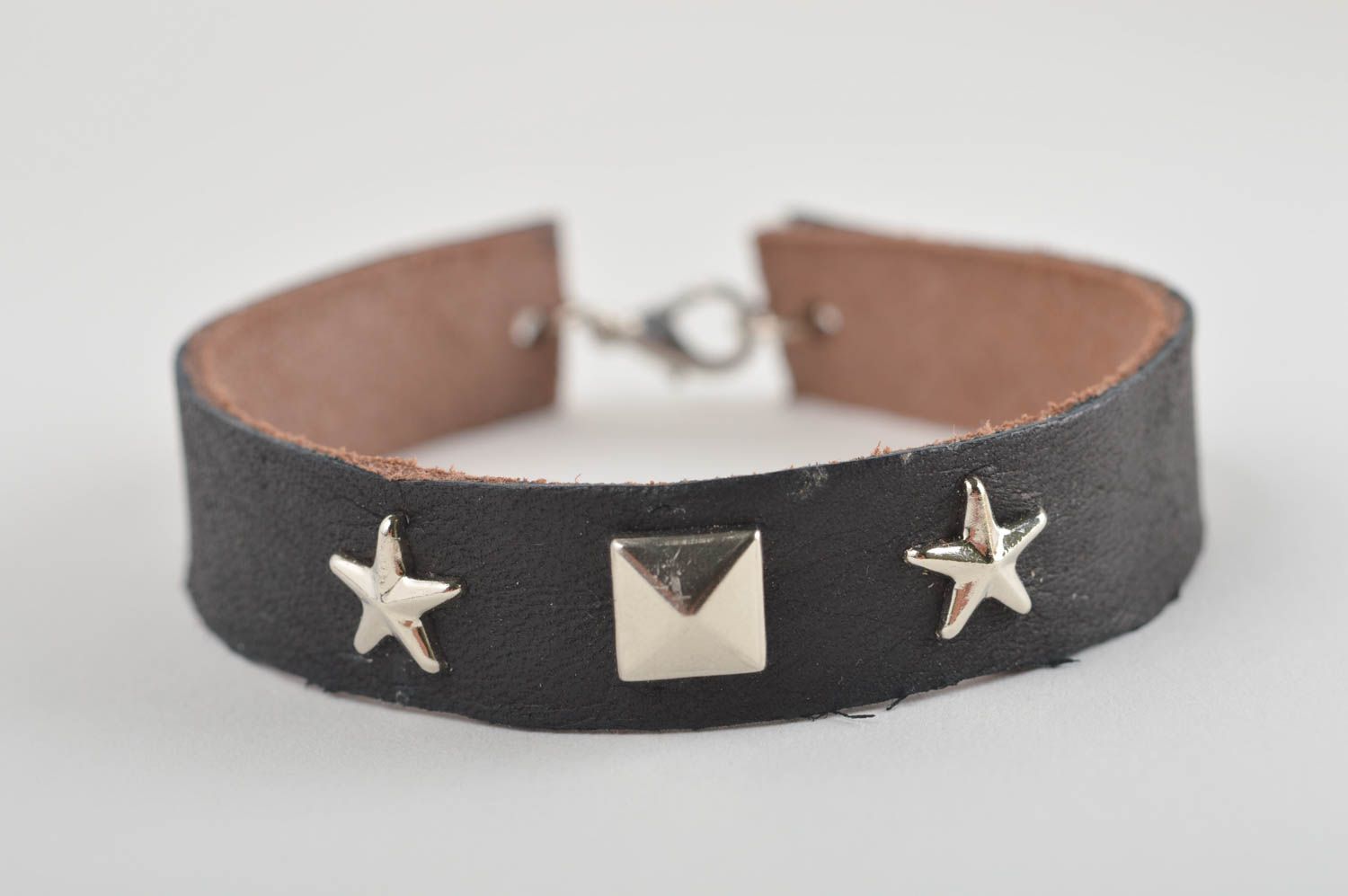 Handmade Designer Schmuck Leder Armband Accessoires für Frauen mit Nieten Sterne foto 4