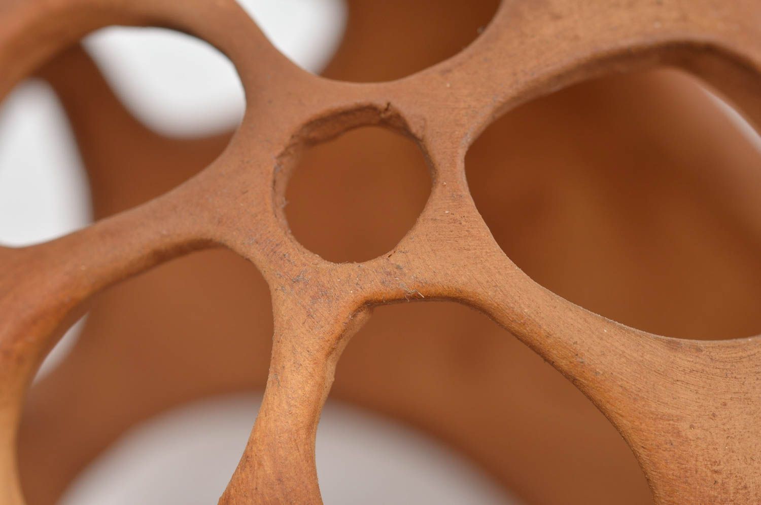 Bougeoir en céramique ajouré en forme de boule brun fait main pour une bougie photo 5