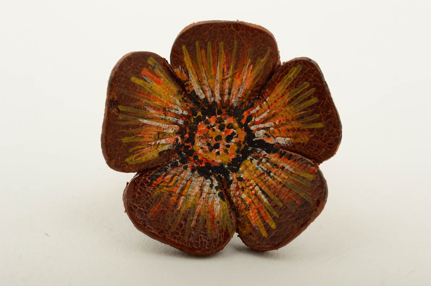 Bague en cuir Bijou fait main grosse fleur marron design original Cadeau femme photo 3