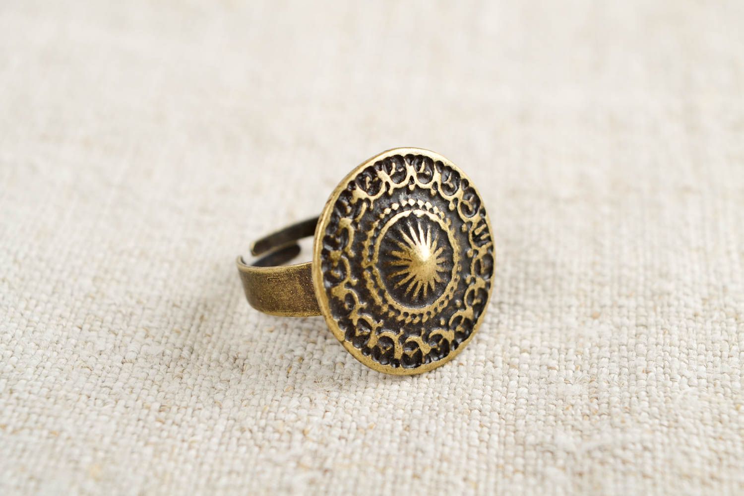 Кольцо ручной работы металлическое украшение стильное женский перстень фото 1