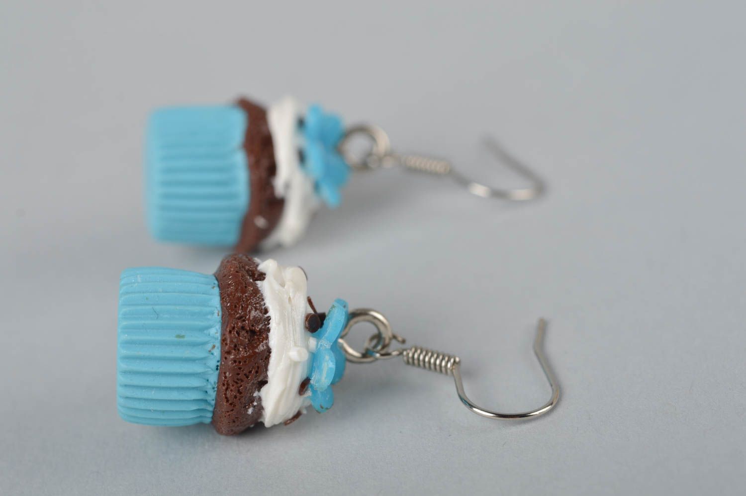 Модные серьги украшение ручной работы серьги из полимерной глины Голубые кексы фото 5