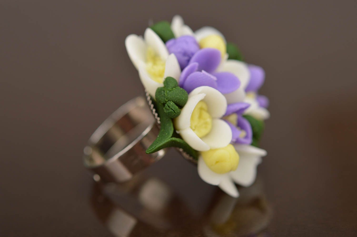 Кольцо из полимерной глины с цветами красивое ручной работы авторское нежное фото 2