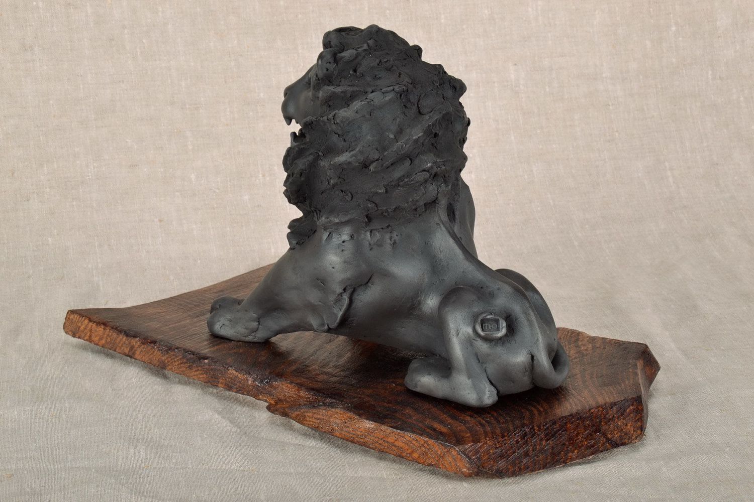 Ceramic statuette with a stand photo 3