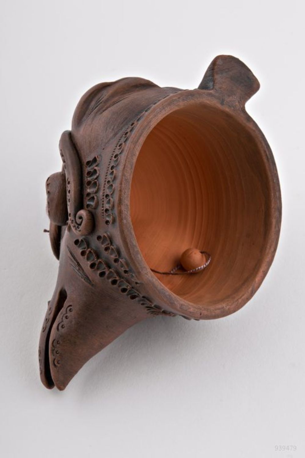 Campanello d'autore in ceramica fatto a mano a forma di corvo in argilla
 foto 3