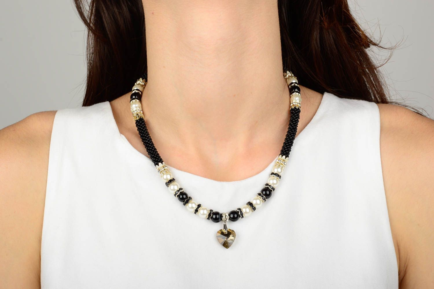Collier perles rocaille Bijou fait main noir blanc design Accessoire femme photo 5