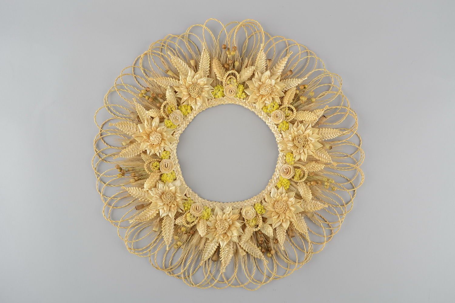 Family amulet-wreath made of straw photo 3
