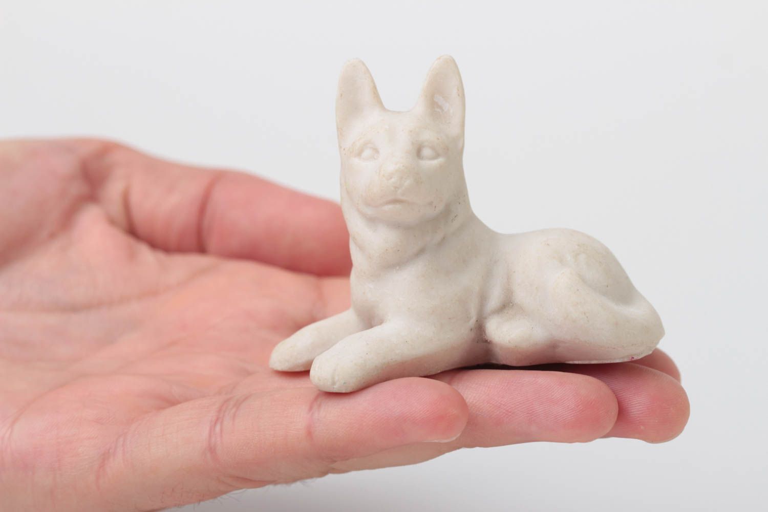 Figurine à peindre fait main Petite statuette chien blanc design Déco intérieur photo 5
