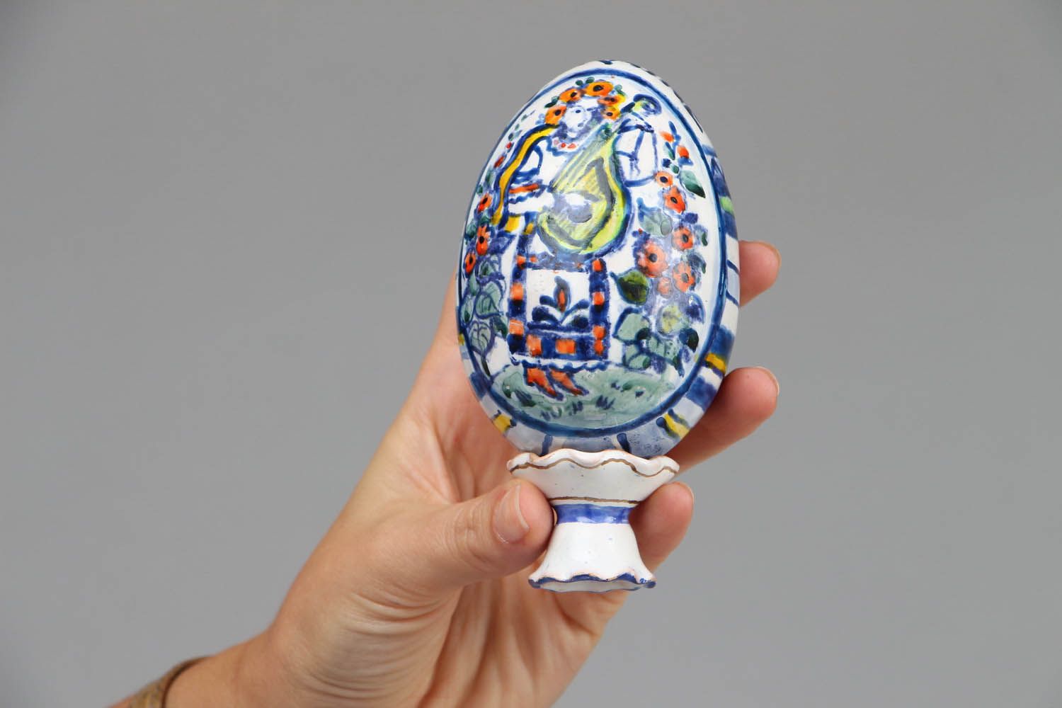 Керамическое яйцо на подставке Украинка фото 4