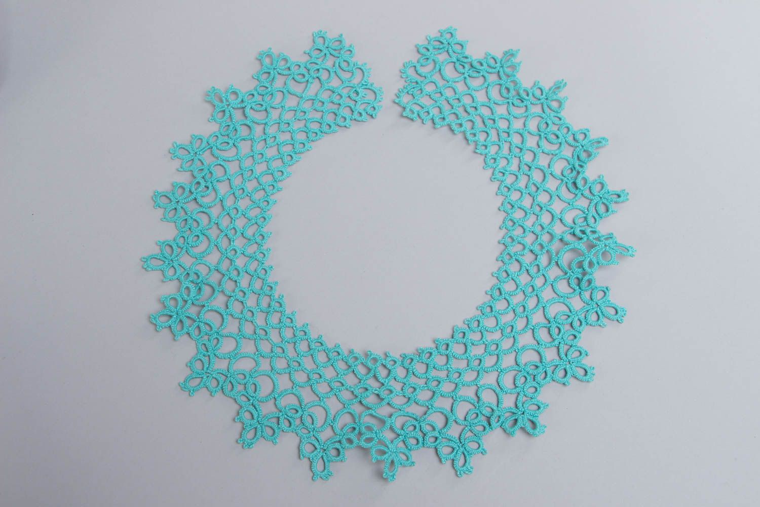 Dekorativer blauer handgemachter Occhi Kragen für Damen aus Baumwolle ajour  foto 3