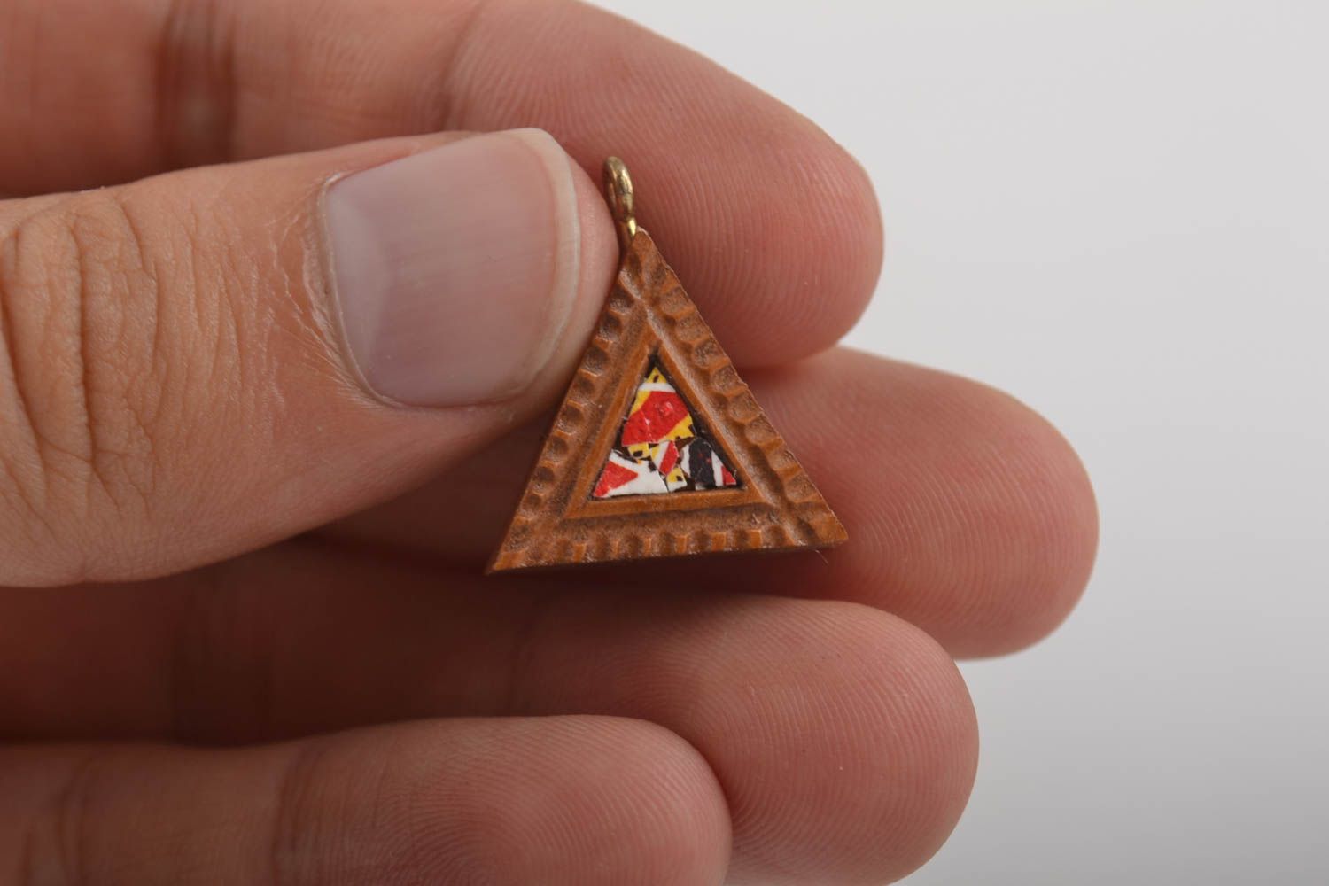 Pendentif triangle en bois Bijou fait main décoré de coquille Cadeau pour femme photo 4