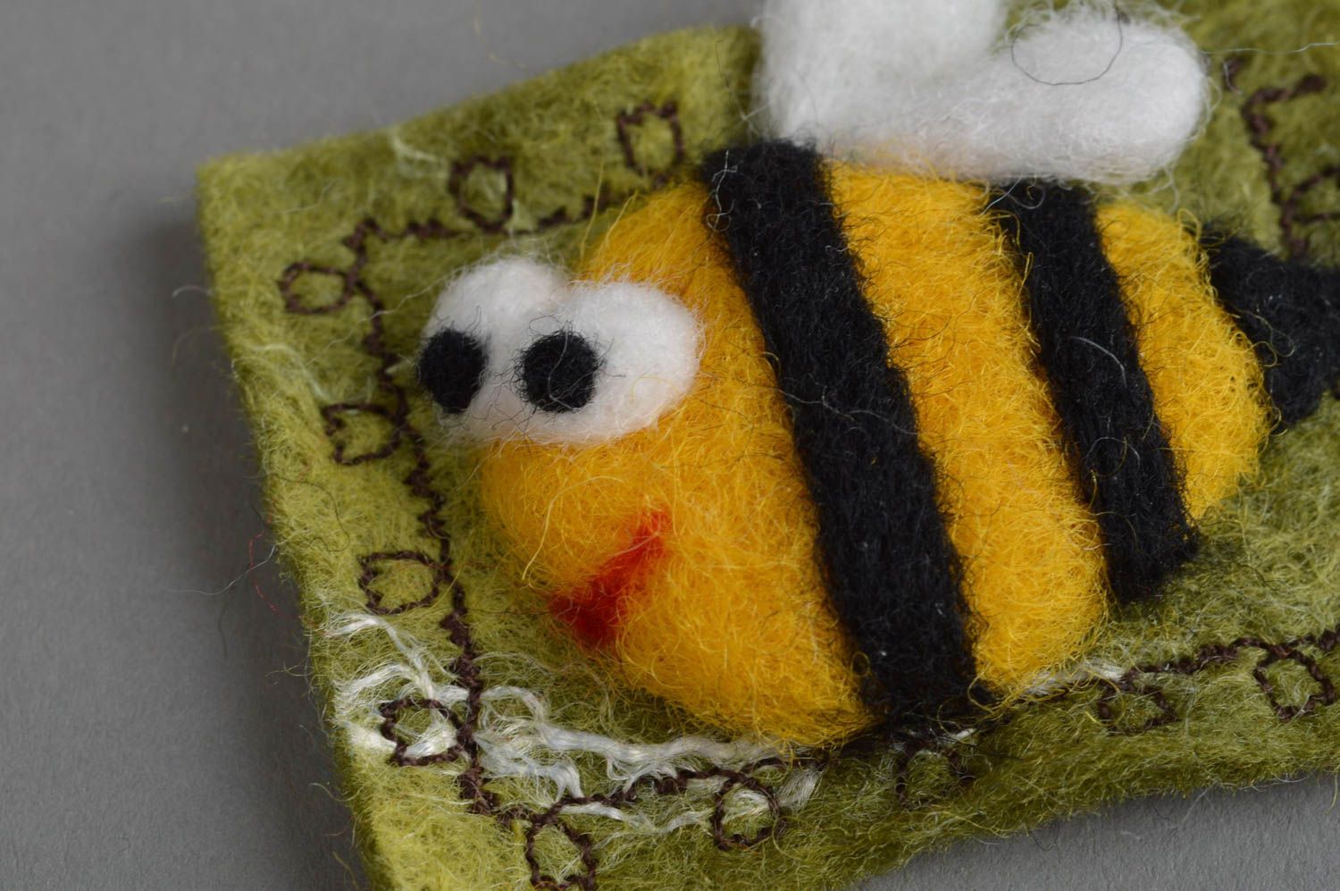 Aimant de réfrigérateur abeille fait main petit en laine pour enfant original photo 4