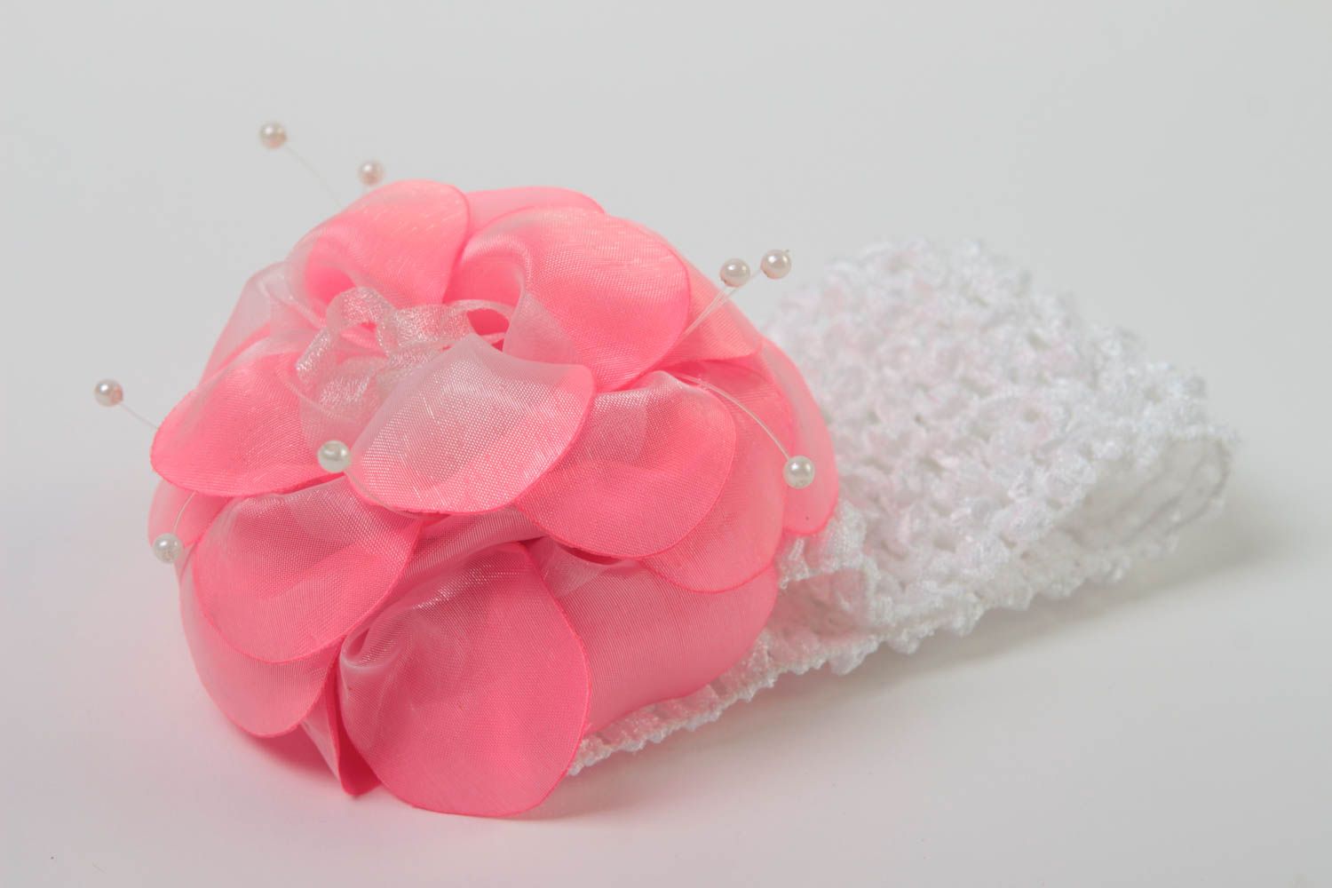 Детская повязка резинка на голову с розовым цветком из органзы ручной работы фото 3