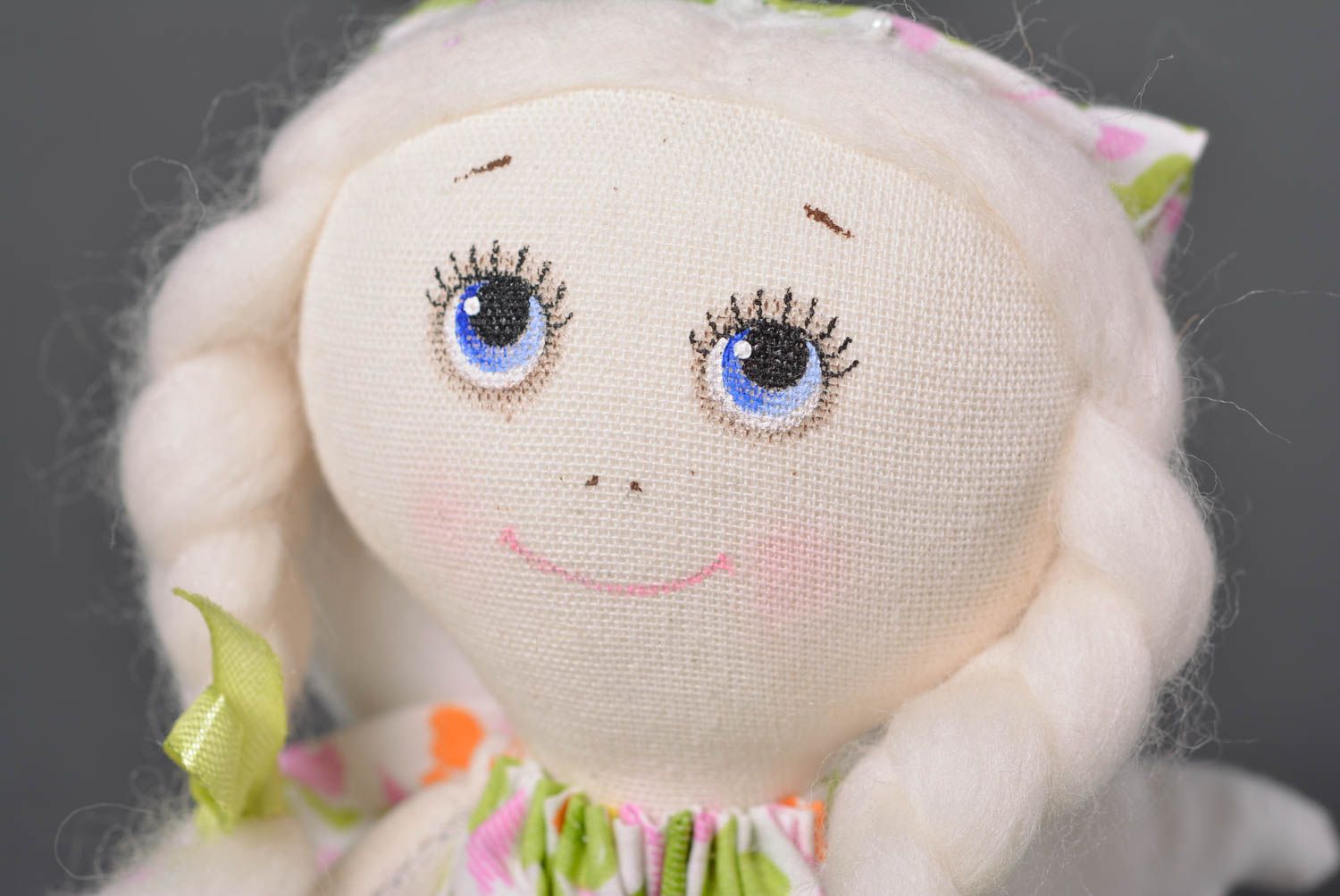 Handmade Kleinkinder Spielzeug Geschenk für Kinder Haus Deko Puppe schön grell foto 2