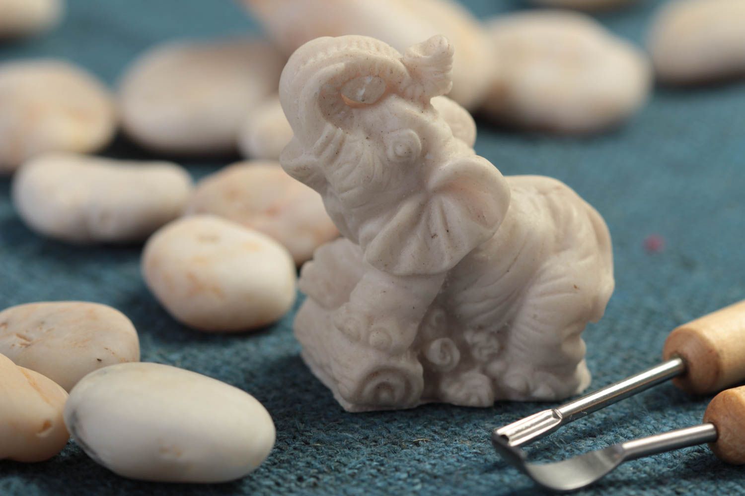 Figurine à peindre fait main Petite statuette blanche éléphant Déco intérieur photo 1