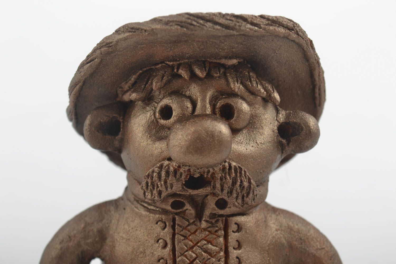 Figurina di un uomo fatta a mano in ceramica divertente souvenir di terracotta foto 4