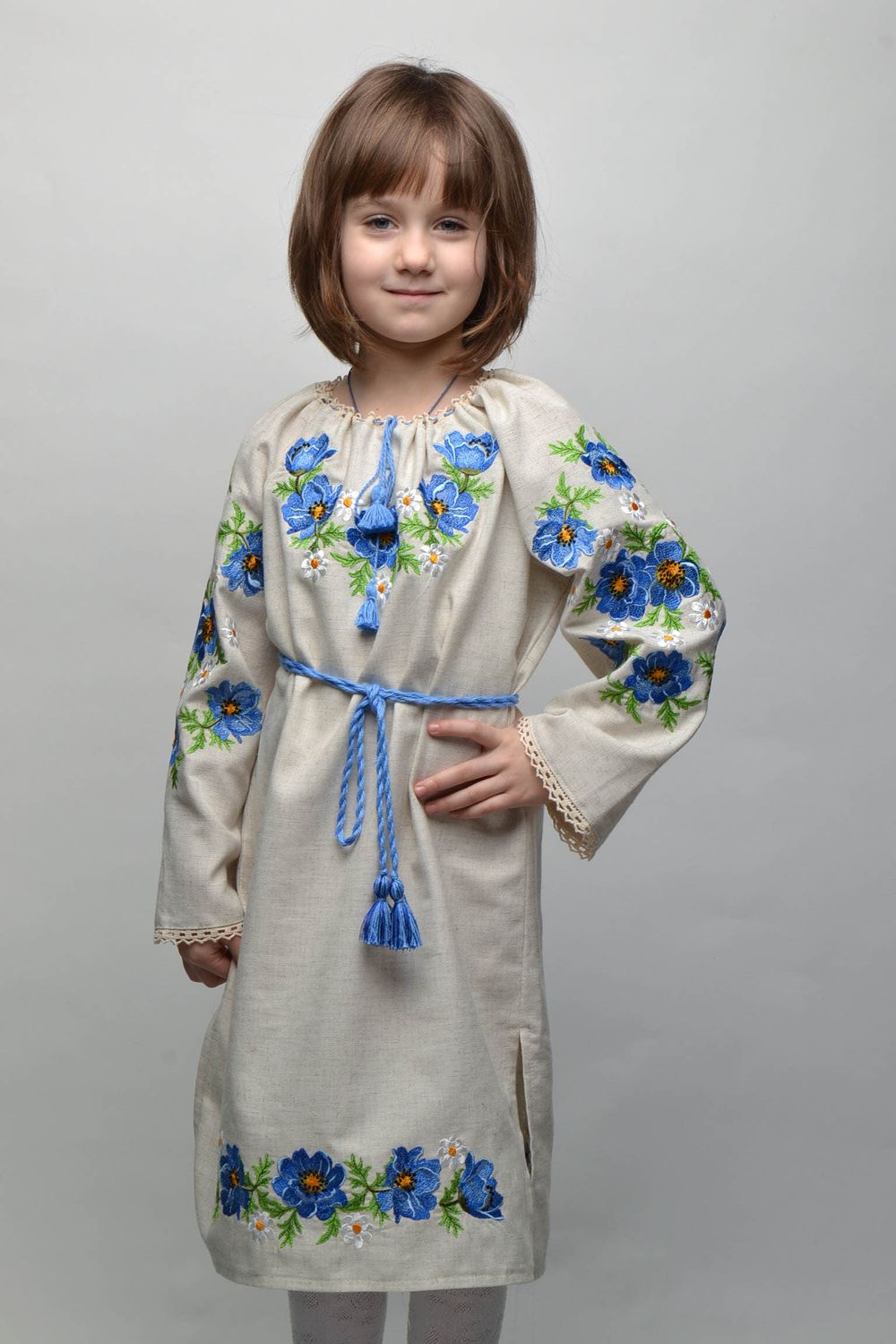 Girl's satin stitch embroidered dress with belt photo 1