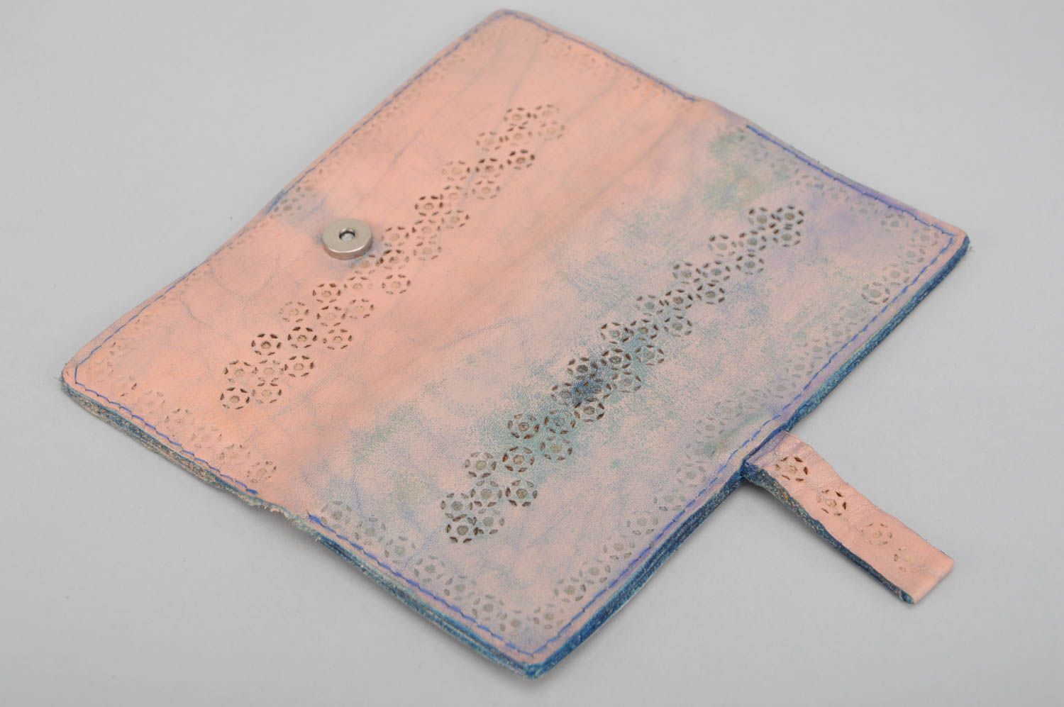 Portamonedas de cuero natural artesanal original de color rosado de autor  foto 5