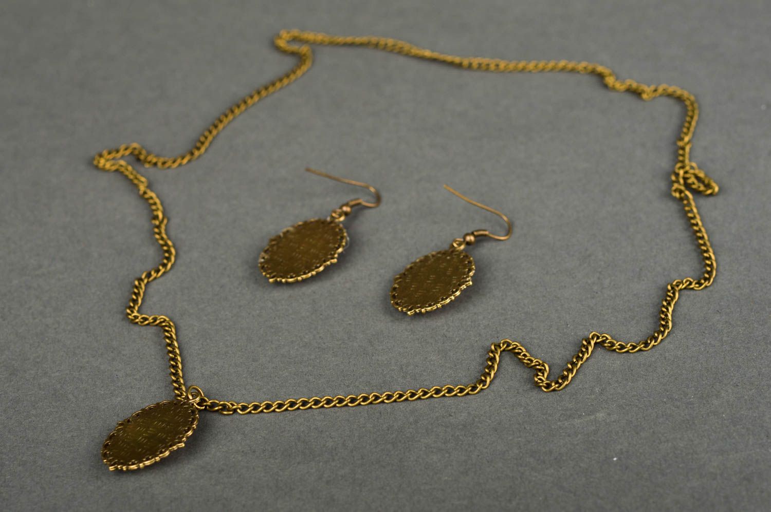 Ensemble bijoux Pendentif fait main Boucles d'oreilles pendantes métal camées photo 4