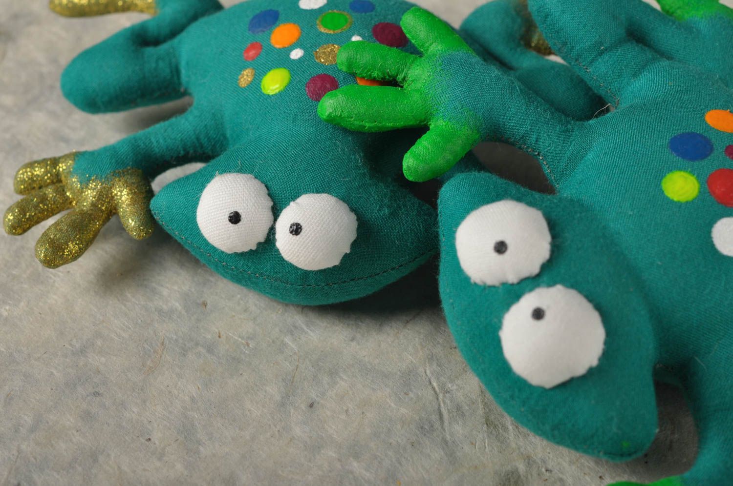 Игрушка животное ручной работы подарок ребенку мягкая игрушка в виде лягушки фото 3