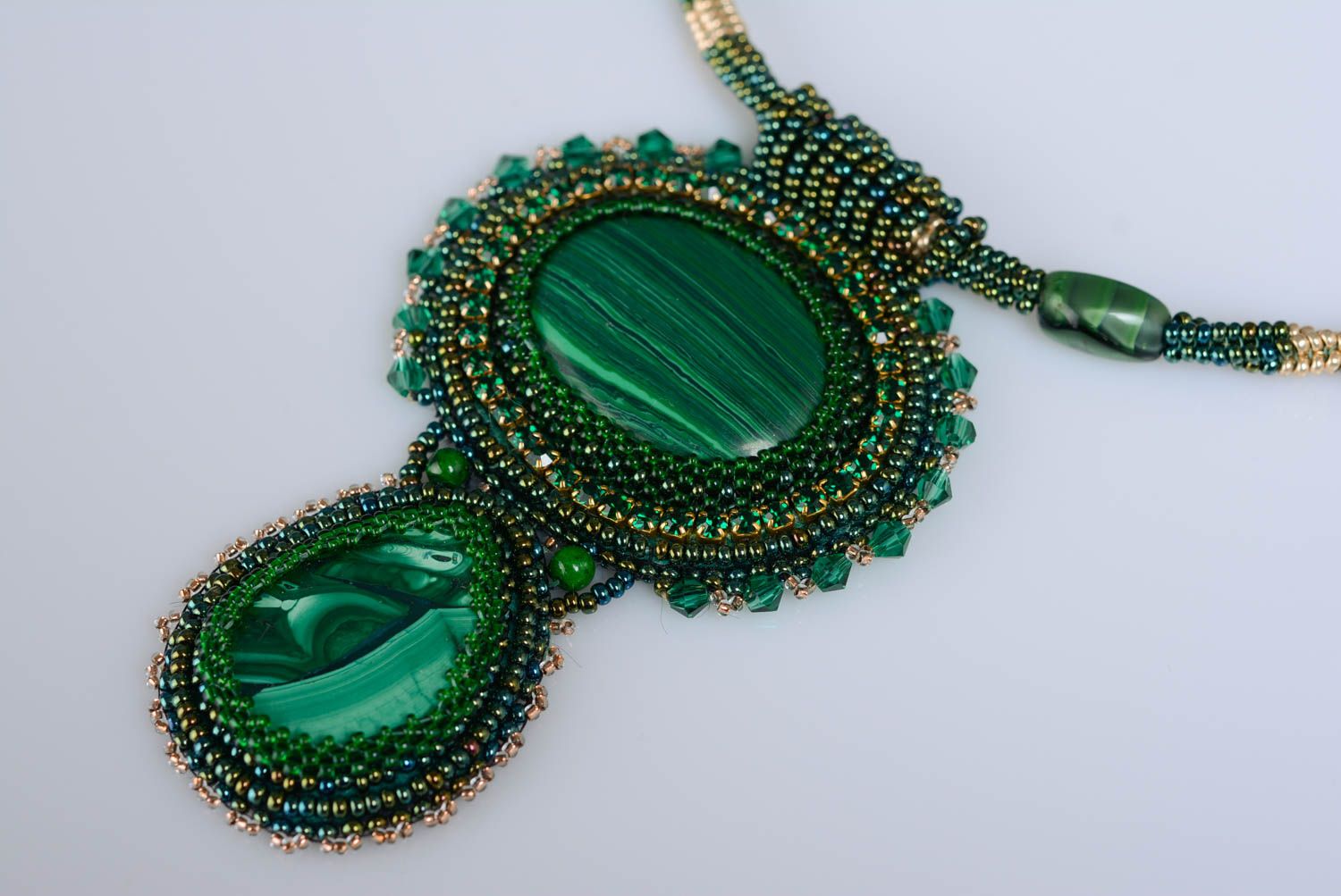 Set of handmade green bead embroidered jewelry 2 items necklace and earrings photo 2
