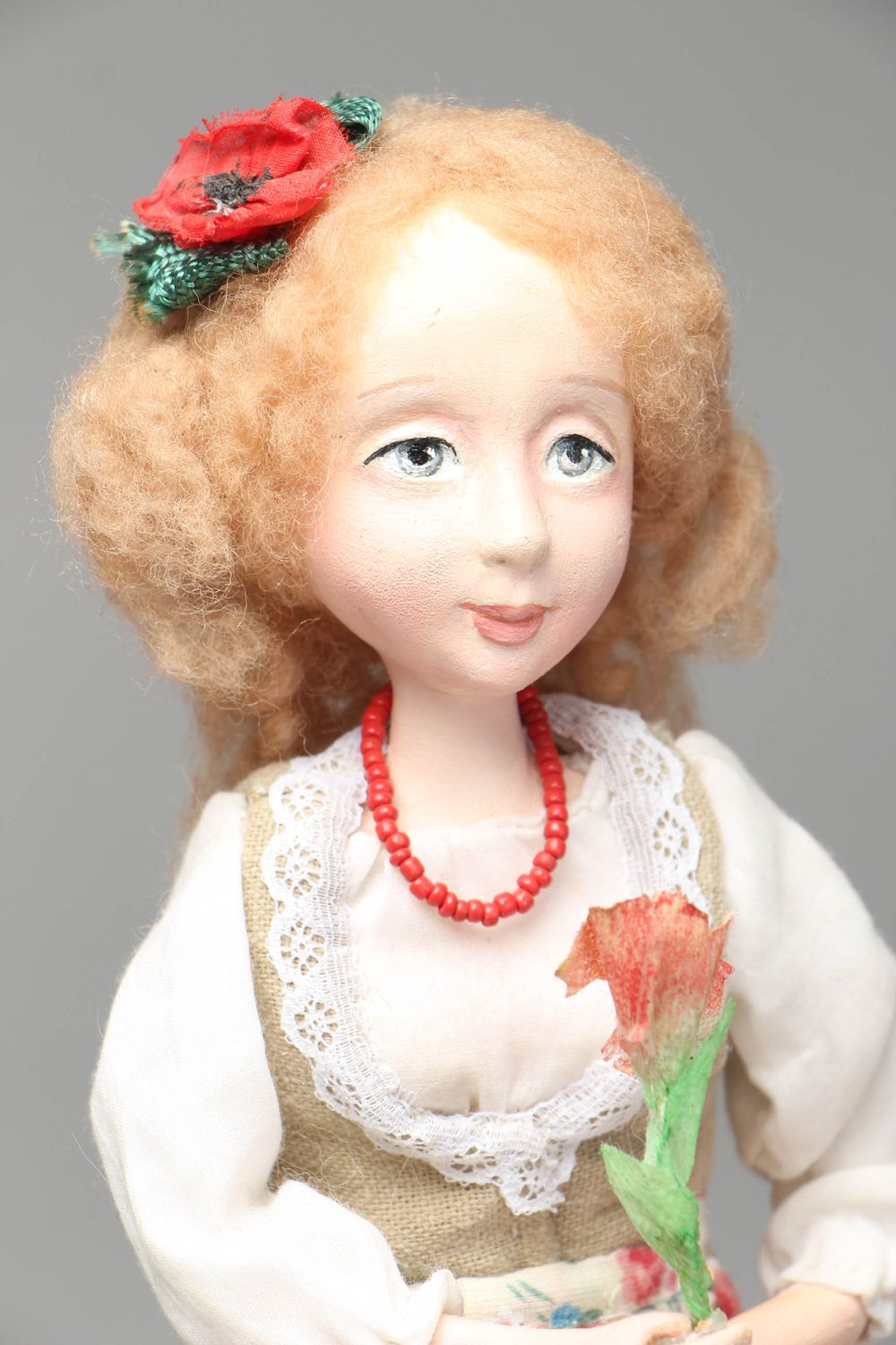 Дизайнерская авторская кукла из глины и ткани Цветочница фото 2
