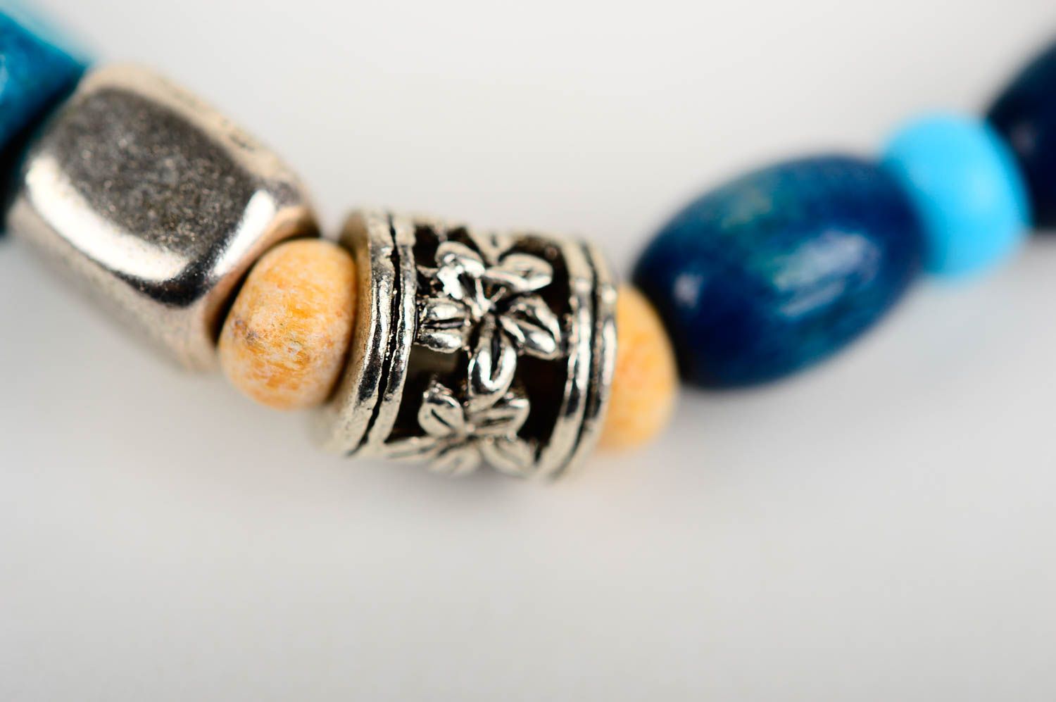 Bracelet perles de bois Bijou fait main bleu design Accessoire pour femme photo 4