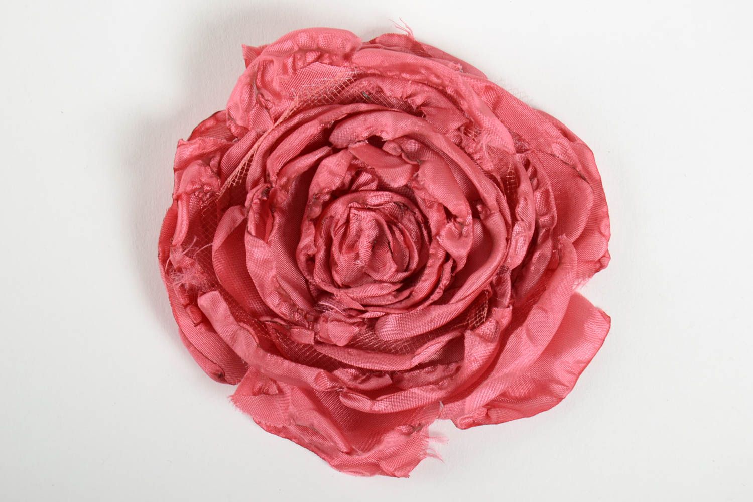 Брошь цветок из лент розовая крупная красивая нарядная стильная ручной работы фото 4