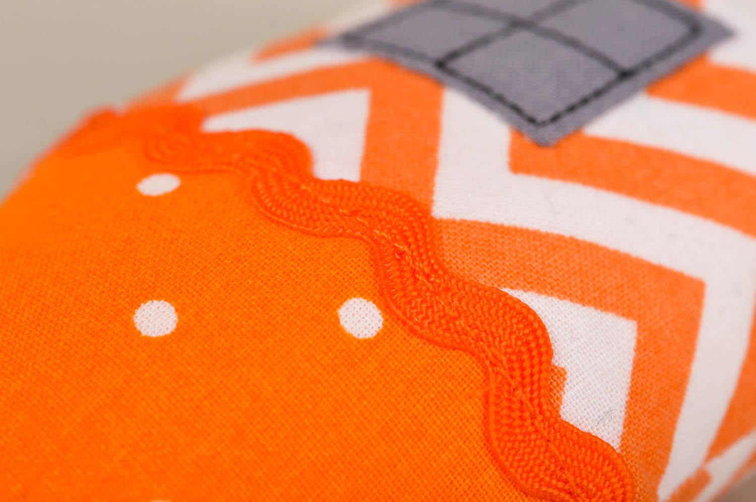 Игрушка ручной работы интересный подарок игрушка домик из ткани оранжевая фото 3