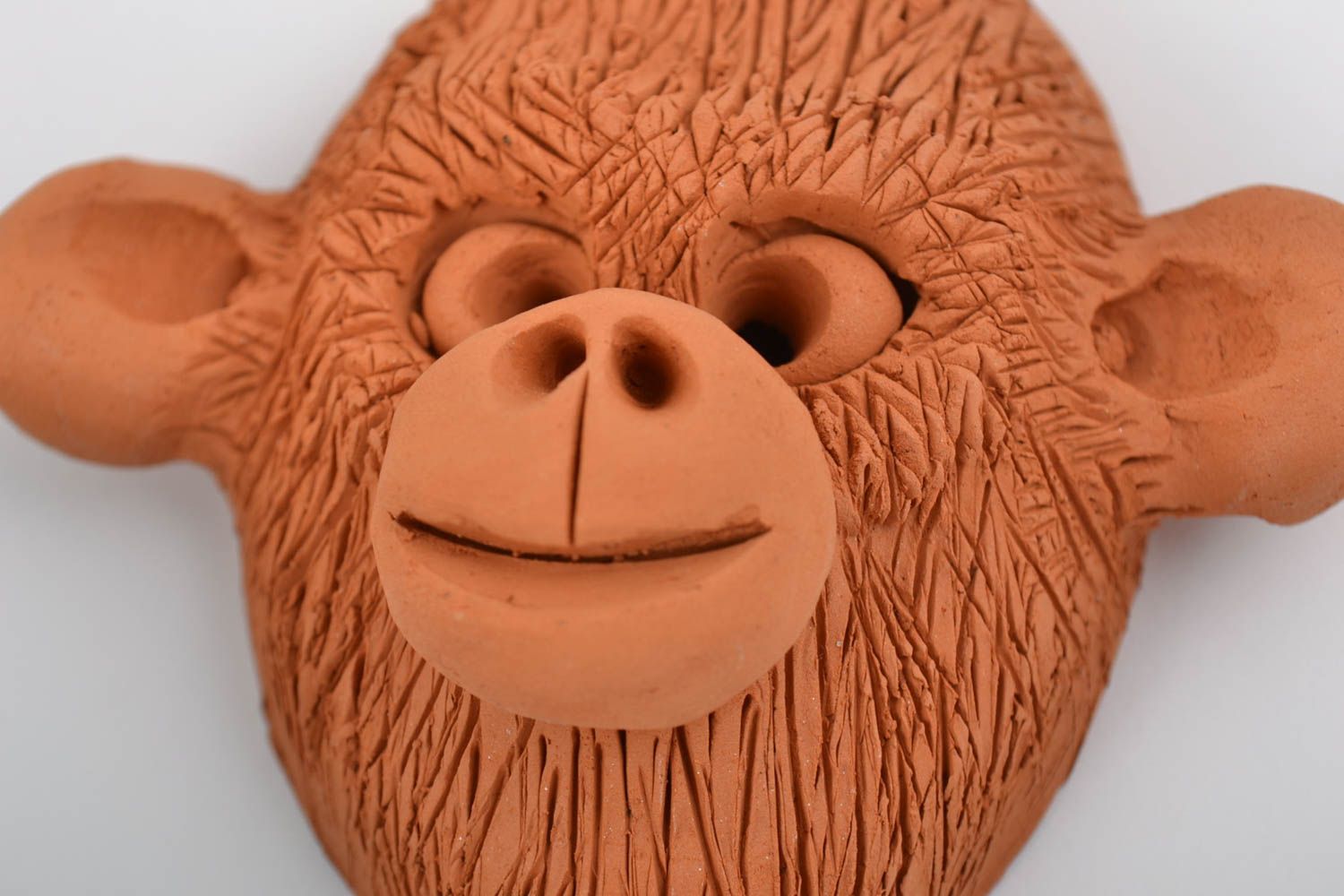 Masque décoratif singe en argile fait main miniature mural marron original photo 5