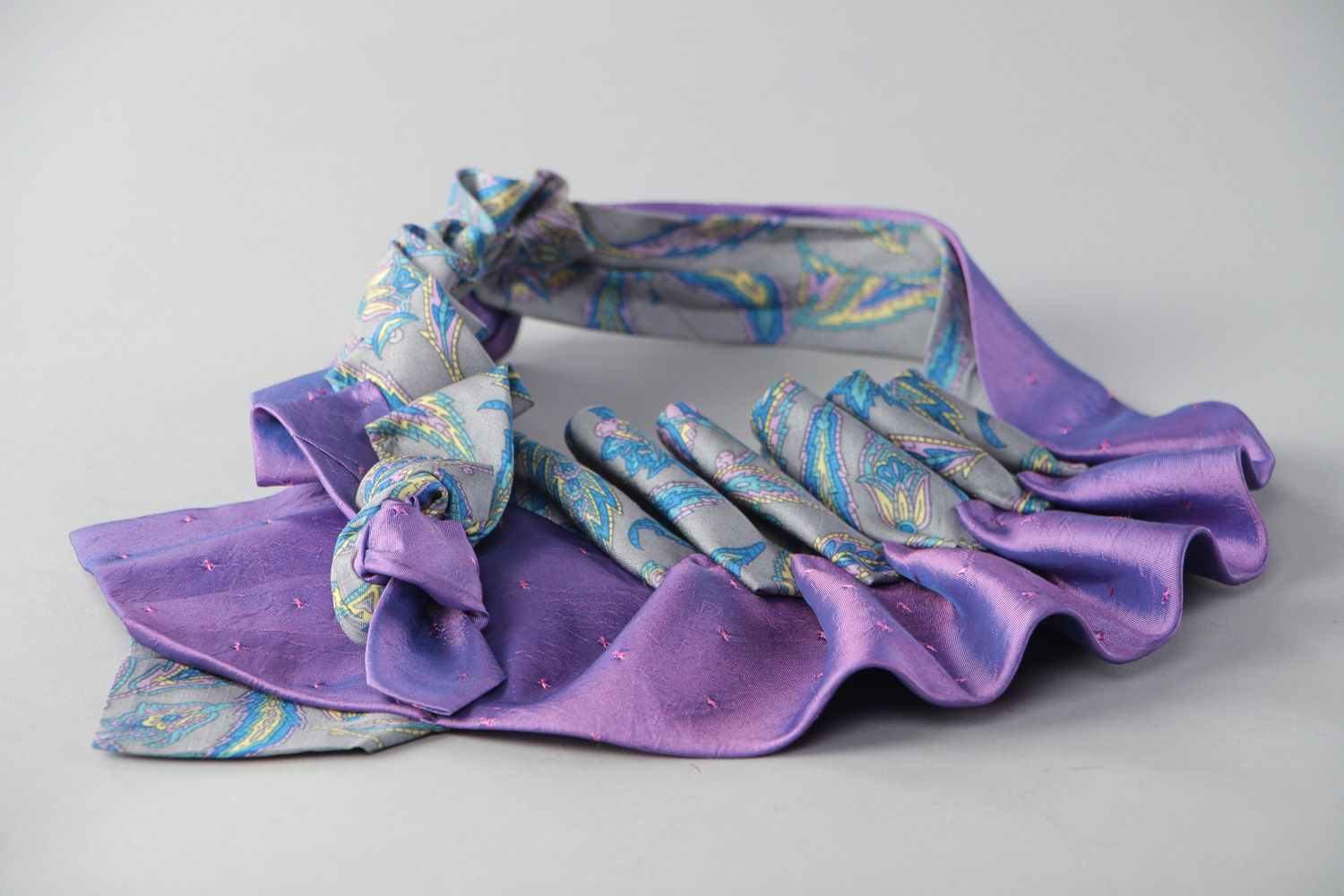 Оригинальное колье из мужских галстуков из шелка и атласа декоративный воротник фиолетовый фото 3