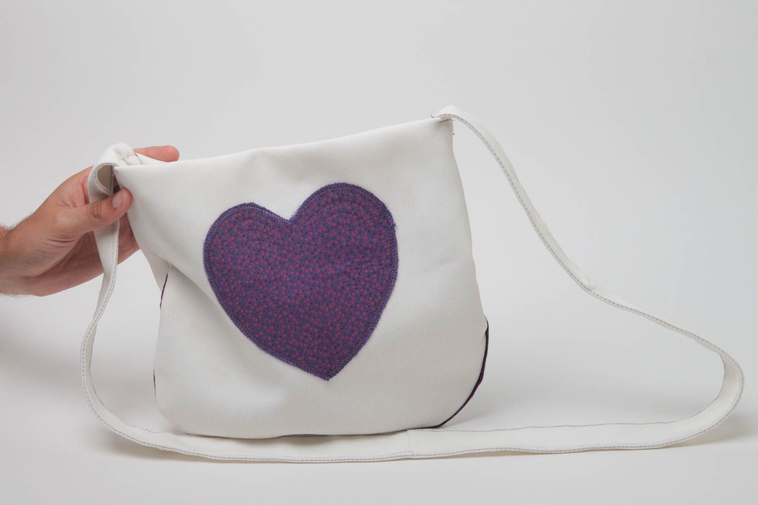 Женская сумка из ткани с аппликацией ручной работы белая с сердечком красивая фото 4